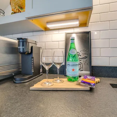 1 Mi To Centennial Park, Couple's West End Retreat Apartment Nashville