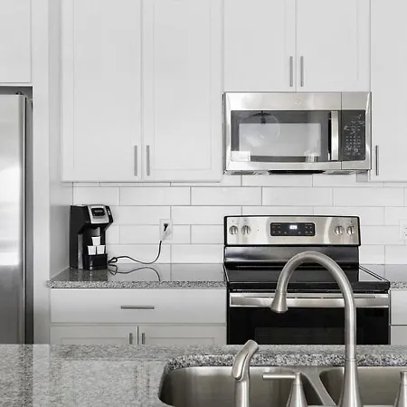 Landing Modern With Amazing Amenities Apartment Nashville