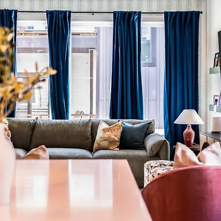4br Getaway - Rooftop Views - Fire Pit Apartment *