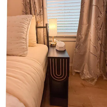 Apartment East 2br King Bed Retreat *