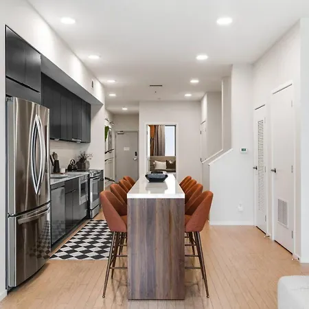 Apartment Penthouse River View With Patio And Parking Near Downtown