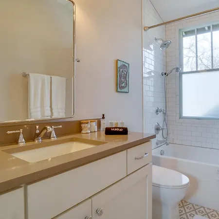 Apartment 1 Mi To Centennial Park, Couple's West End Retreat Nashville