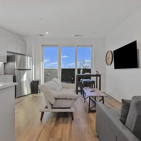 Peaceful Retreat - Views, Close To Broadway