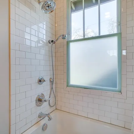 1 Mi To Centennial Park, Couple's West End Retreat Nashville