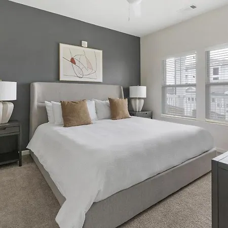 Apartment Landing Modern With Amazing Amenities Nashville