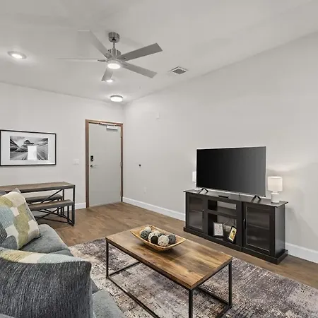Stylish 1br With Pool & Gym In The Gulch