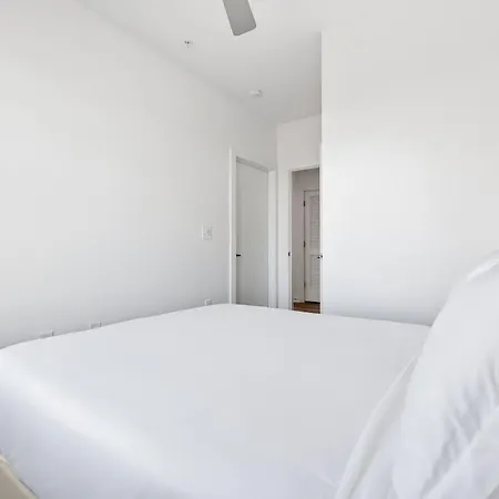 Peaceful Retreat - Views, Close To Broadway Apartment