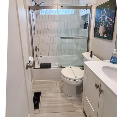 East 2br King Bed Retreat Apartment Nashville