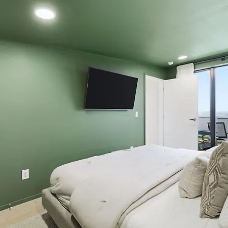 Apartment Penthouse River View With Patio And Parking Near Downtown Nashville