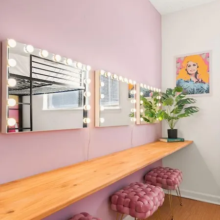 Country Legends On Music Row, Slps 27, Bachlorette Apartment *