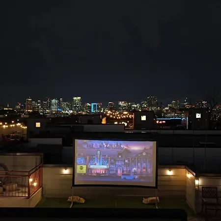 Modern Luxe Townhome With Rooftop Cinema Apartment