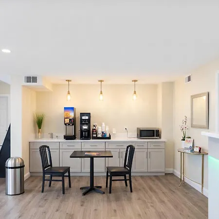 Hotel Quarters & 3*