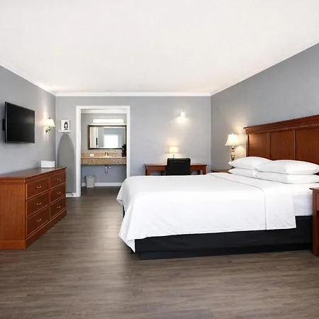 Hotel Quarters &