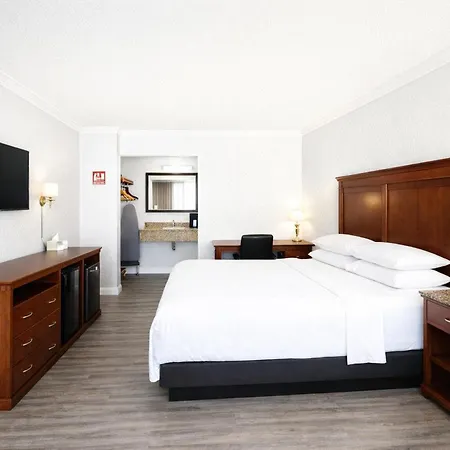 Hotel Quarters & 3*