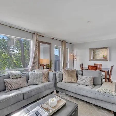 Nash Riverfront Condo, Sleeps 6, Walk To Broadway Apartment