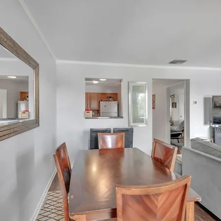 Apartment Nash Riverfront Condo, Sleeps 6, Walk To Broadway