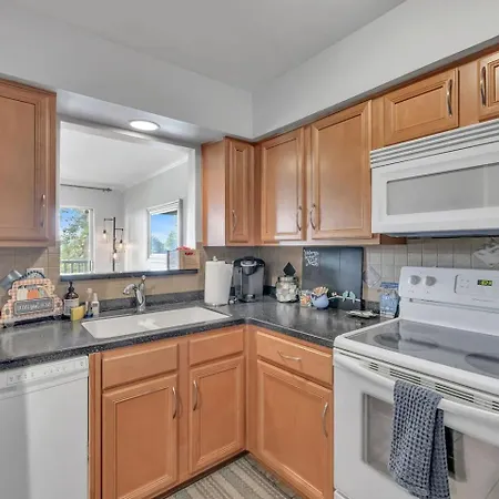 Nash Riverfront Condo, Sleeps 6, Walk To Broadway