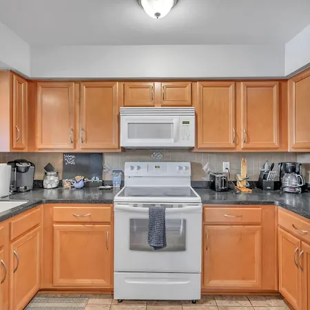 Nash Riverfront Condo, Sleeps 6, Walk To Broadway Apartment *