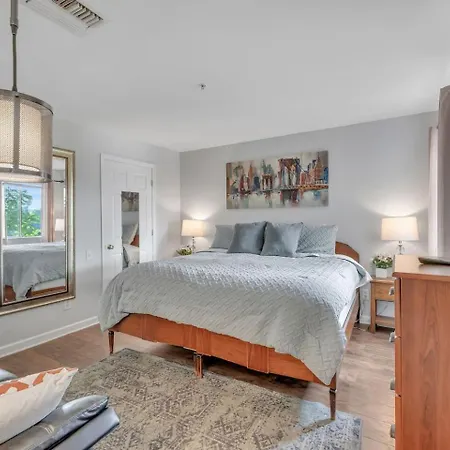 Nash Riverfront Condo, Sleeps 6, Walk To Broadway * Nashville