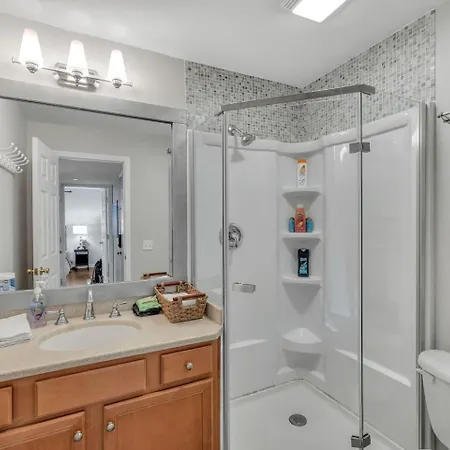 Apartment Nash Riverfront Condo, Sleeps 6, Walk To Broadway *