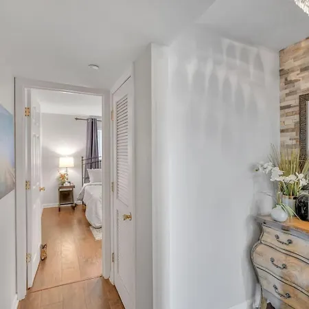 Apartment Nash Riverfront Condo, Sleeps 6, Walk To Broadway *