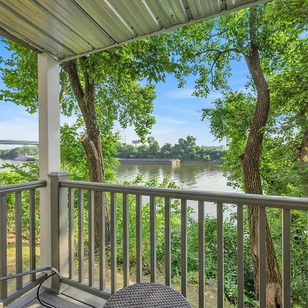 Nash Riverfront Condo, Sleeps 6, Walk To Broadway * Nashville