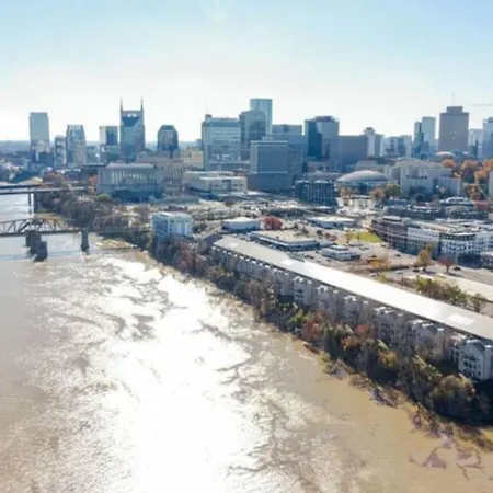 Apartment Nash Riverfront Condo, Sleeps 6, Walk To Broadway