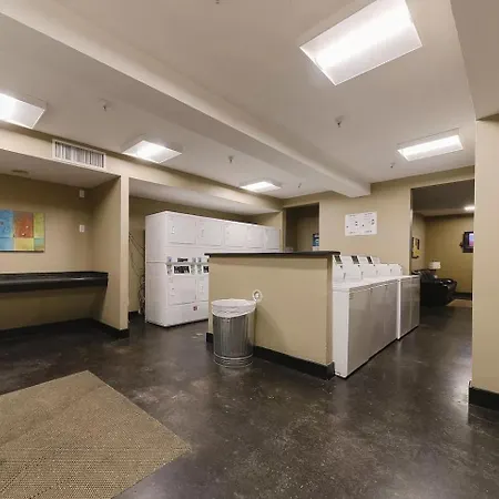 Nash Riverfront Condo, Sleeps 6, Walk To Broadway Apartment