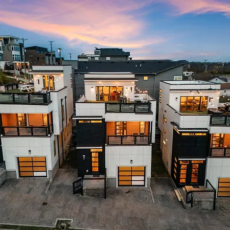 Holiday home 8min To Downtown With Rooftop Golf Grill And Firepit Nashville