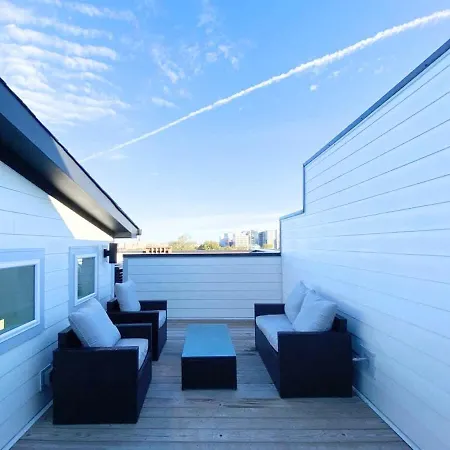 Holiday home Luxe Hillsboro Village Homes For 24 With 4 Patios, Rooftops And Garage Parking, Gourmet Kitchens And Smart Tvs, Walk To Vanderbilt, Pancake Pantry And Fido, 24hr Hospitality, 10 Min To Broadway And The Parthenon