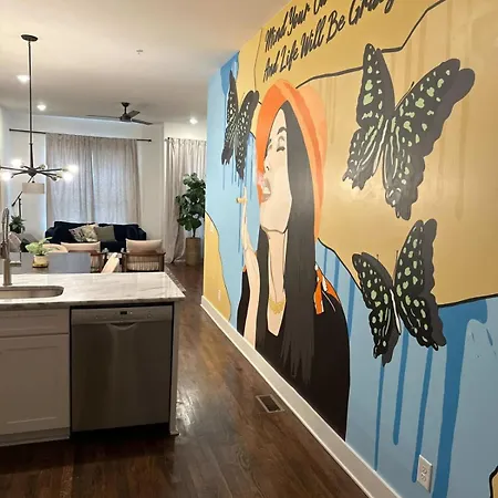 Holiday home Luxe Hillsboro Village Homes For 24 With 4 Patios, Rooftops And Garage Parking, Gourmet Kitchens And Smart Tvs, Walk To Vanderbilt, Pancake Pantry And Fido, 24hr Hospitality, 10 Min To Broadway And The Parthenon *