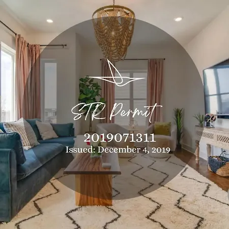 Luxe Hillsboro Village Homes For 24 With 4 Patios, Rooftops And Garage Parking, Gourmet Kitchens And Smart Tvs, Walk To Vanderbilt, Pancake Pantry And Fido, 24hr Hospitality, 10 Min To Broadway And The Parthenon Holiday home