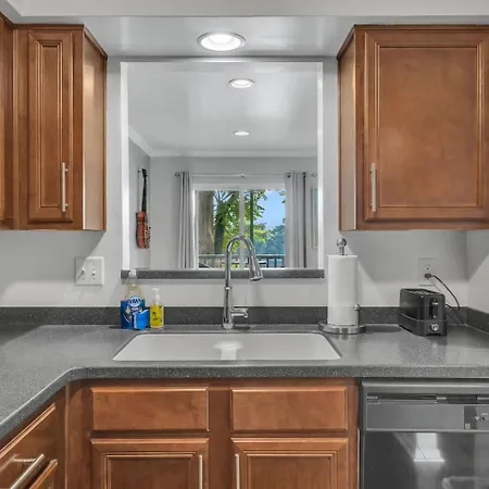 Nash Music City Condo, Sleeps 6, Walk To Broadway * Nashville