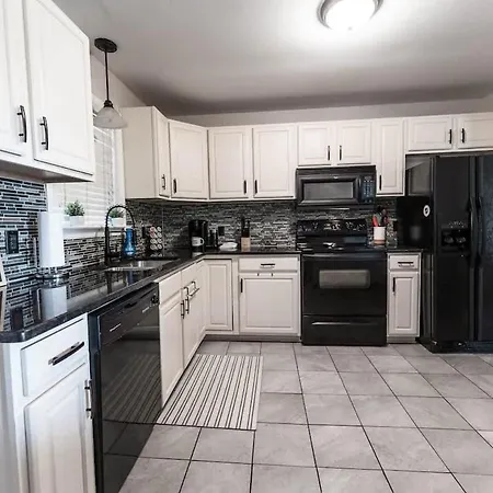 Cozy Retreat 10 Min To Broadway Holiday home Nashville