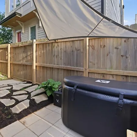 Designer Single Family House-rooftop- Hot Tub Holiday home *