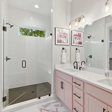 Designer Single Family House-rooftop- Hot Tub Holiday home Nashville