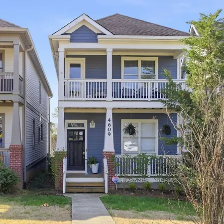 Holiday home New 7 Mins To Broadway Sleeps 8 Nashville