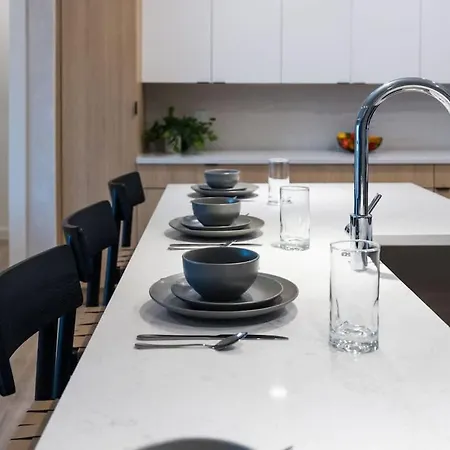 Hyve - Mahogany - Walk To Broadway Holiday home