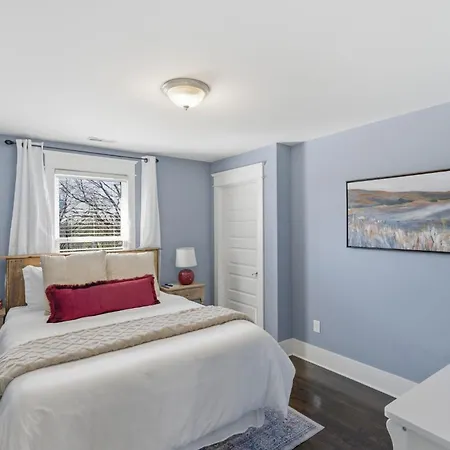 New 7 Mins To Broadway Sleeps 8 Holiday home Nashville
