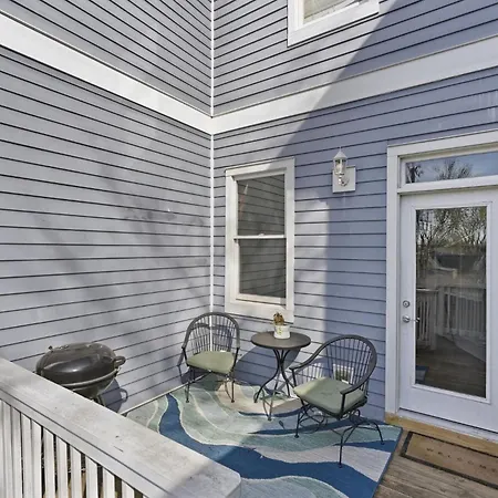 Holiday home New 7 Mins To Broadway Sleeps 8 Nashville