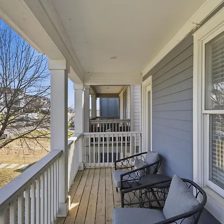 Holiday home New 7 Mins To Broadway Sleeps 8 Nashville