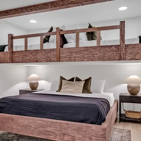 Holiday home Hyve-the Cosmo-walk To Broadway
