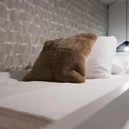 Hyve - Mahogany - Walk To Broadway Holiday home
