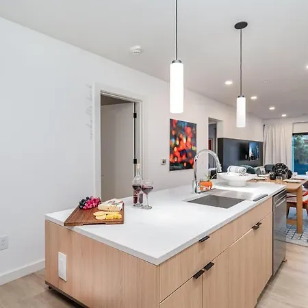 Hyve-retro Modern-full Gym-walk To Broadway Holiday home
