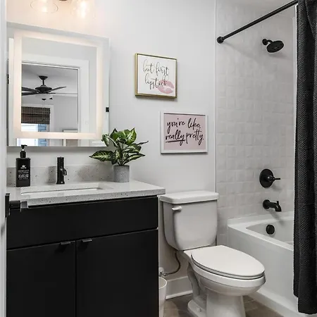 Holiday home Edgehill Duo - 2 Townhomes - Mins Vanderbilt