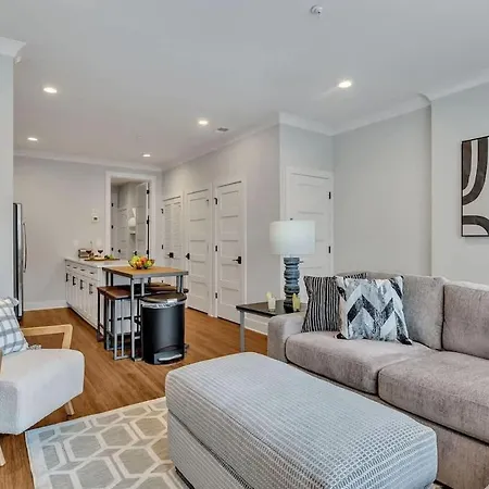 Melrose Mezzo - 5 Mins To Broadway - Rooftop Holiday home *