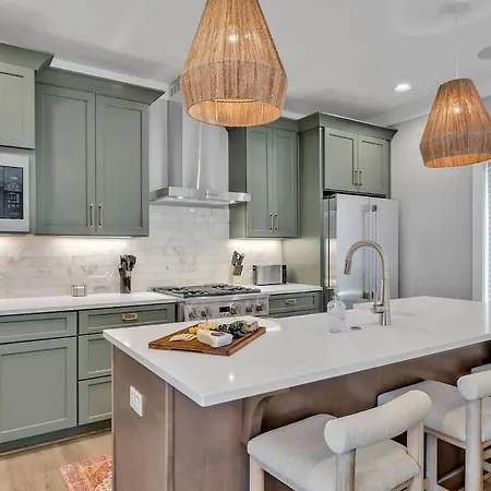 Alto-private Rooftop Deck-8 Mins To Broadway Holiday home Nashville