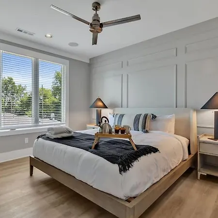 Holiday home Soprano - Private Rooftop - 8 Mins To Broadway *