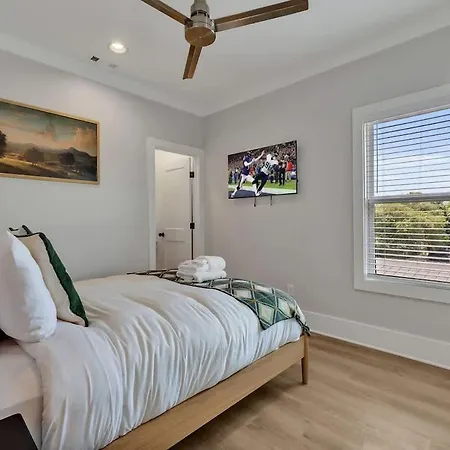 Soprano - Private Rooftop - 8 Mins To Broadway Holiday home *