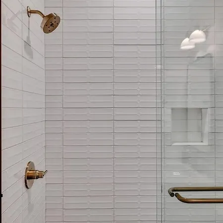 Holiday home Bass - Private Rooftop - 8 Mins To Broadway